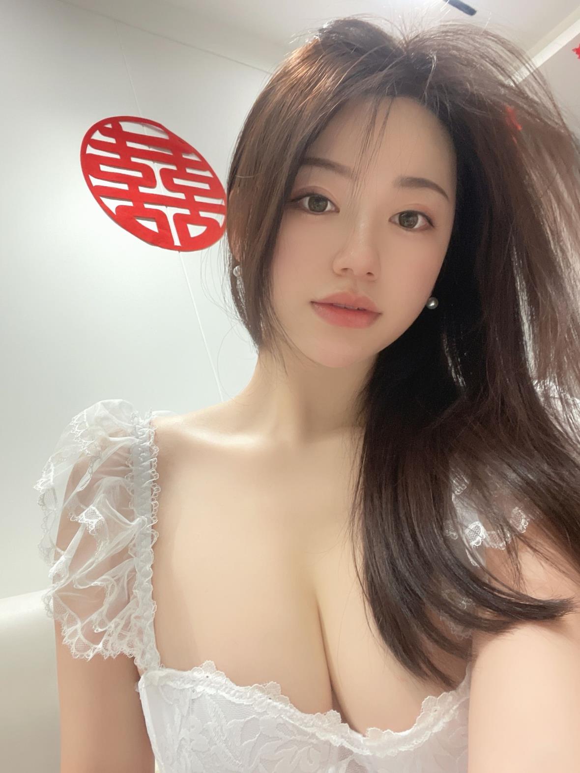 自拍套图 奶宝妹纸 - 你的新娘 高跟翘臀薄纱抹胸礼服写真