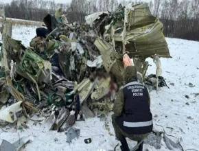 乌军三枚导弹击落65名战俘乘坐飞机，伊尔-76事故背后，可歌可泣